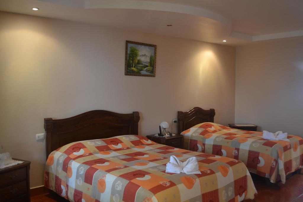 Hotel Las Brumas Картаго Экстерьер фото